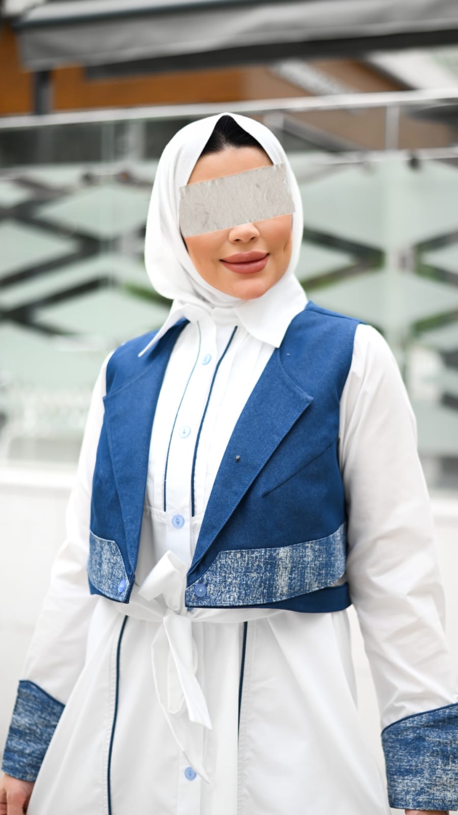 طقم نسائئ جذاب باللون الابيض والاصفر طقم نسائئ جذاب باللون الابيض والاصفر