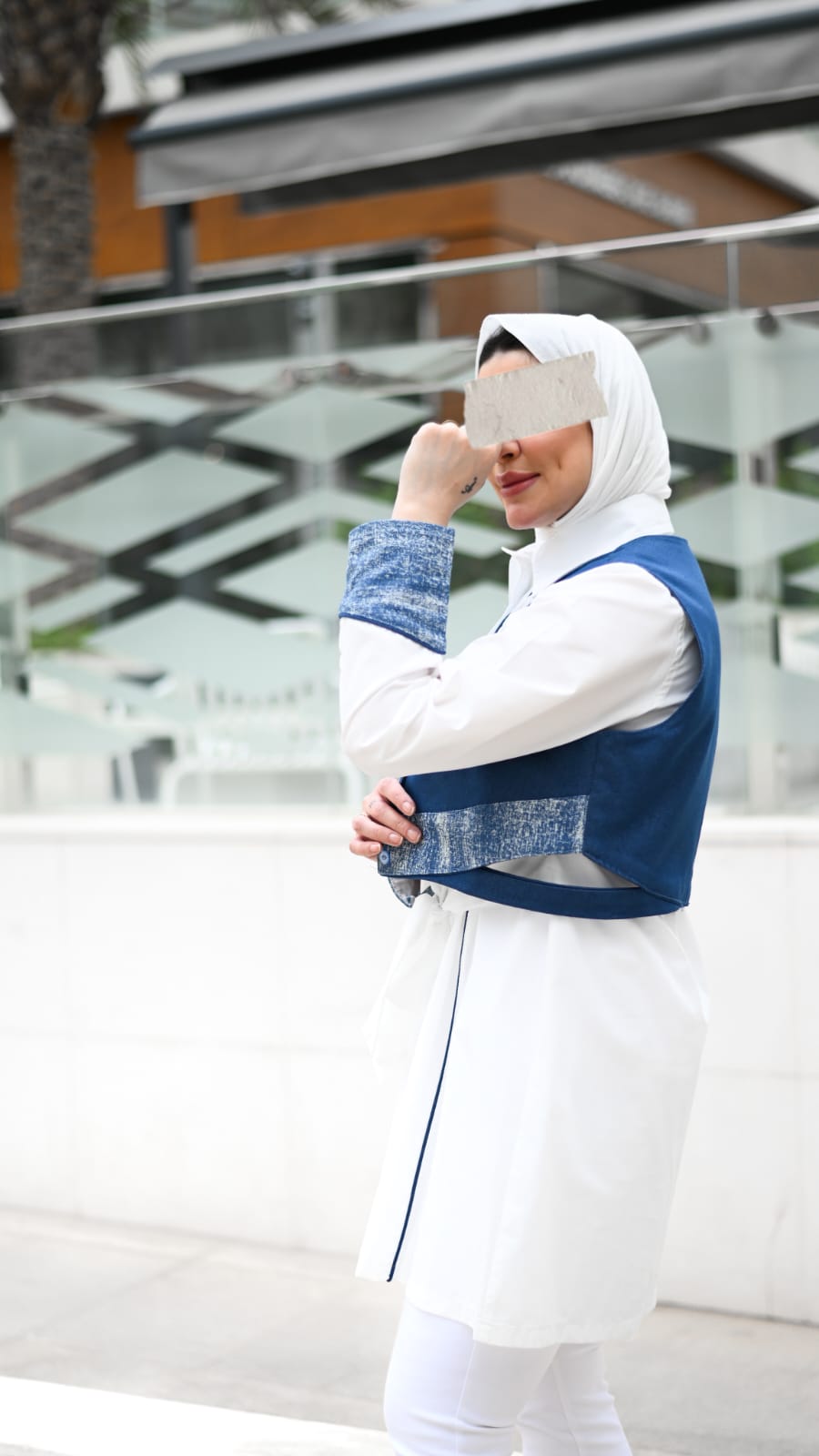 طقم نسائئ جذاب باللون الابيض والاصفر طقم نسائئ جذاب باللون الابيض والاصفر