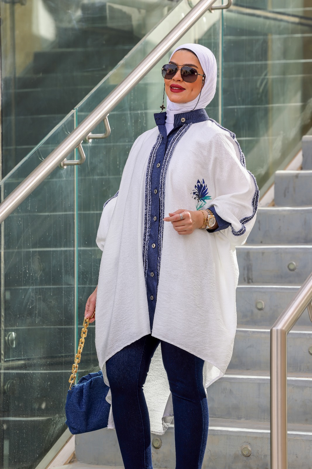 طقم نسائئ جذاب باللون الابيض والاصفر طقم نسائئ جذاب باللون الابيض والاصفر