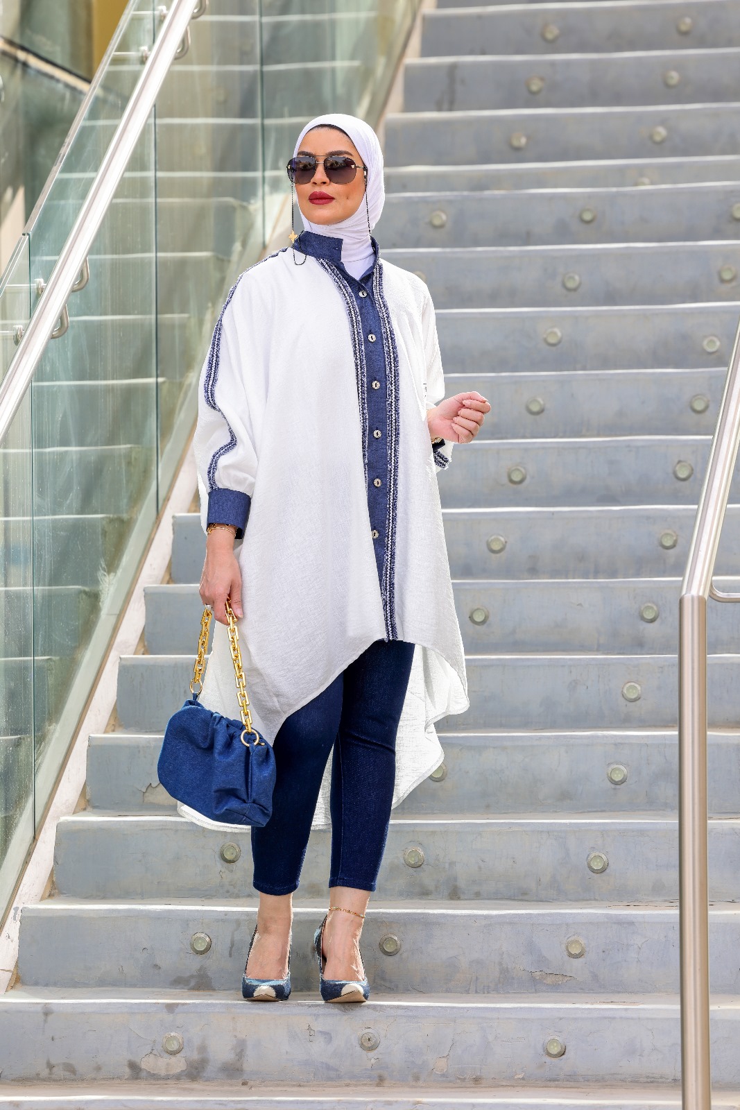 طقم نسائئ جذاب باللون الابيض والاصفر طقم نسائئ جذاب باللون الابيض والاصفر