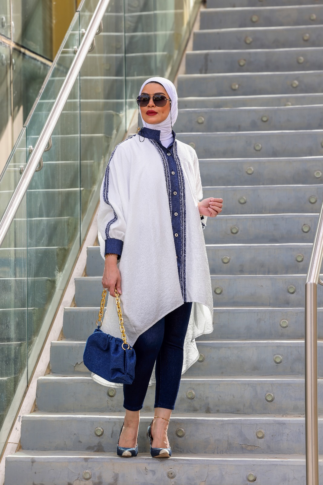 طقم نسائئ جذاب باللون الابيض والاصفر طقم نسائئ جذاب باللون الابيض والاصفر